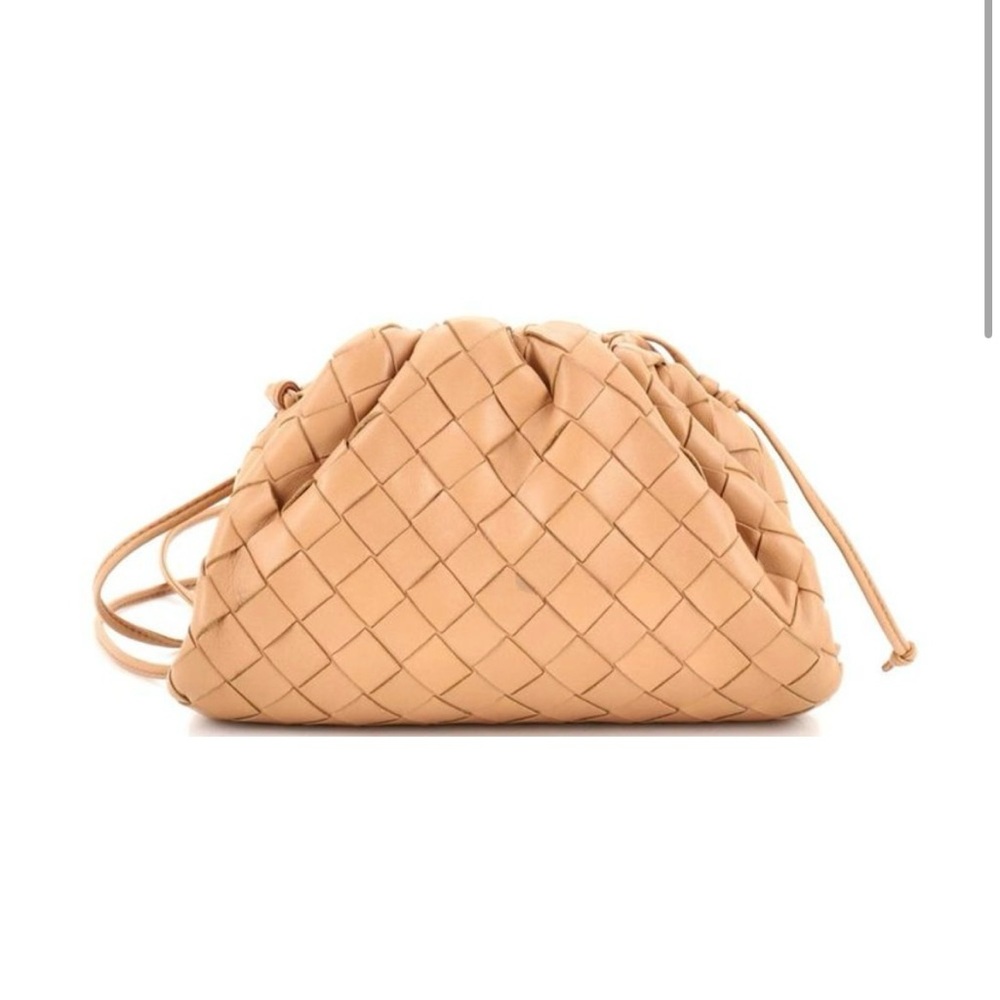 Bottega Veneta The Pouch Intrecciato Nappa Mini Neutral.